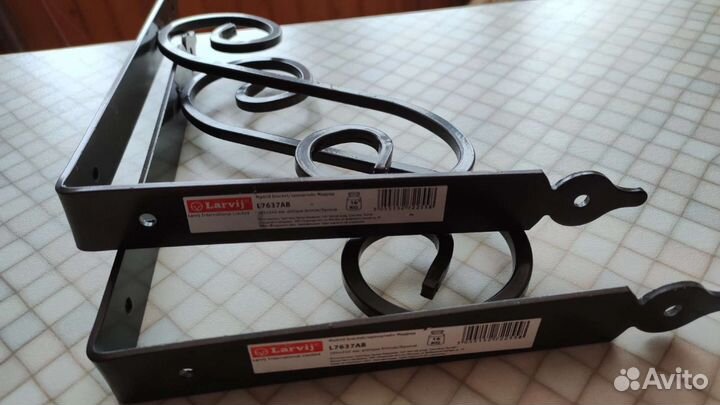 Уголки для полки