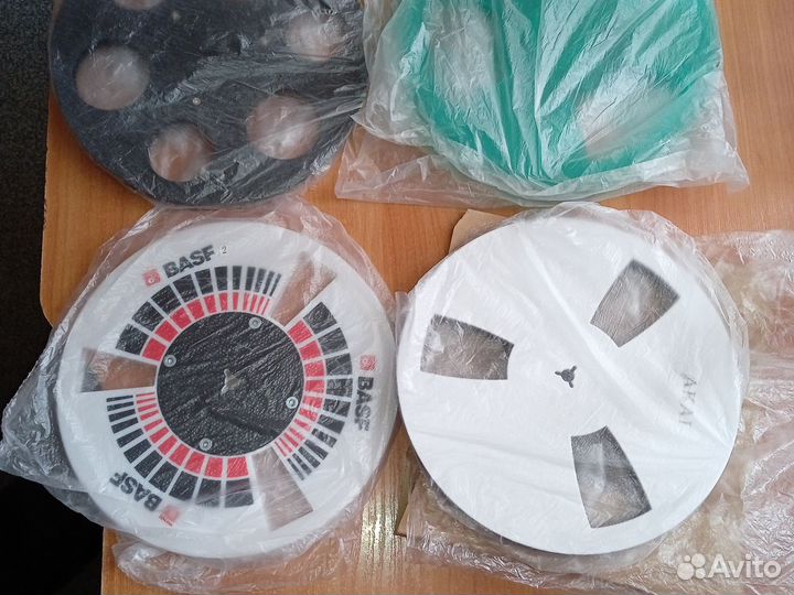 Бабины в коробках для магнитофона