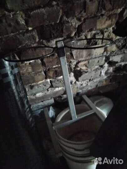 Подставка под миски для кормления собаки