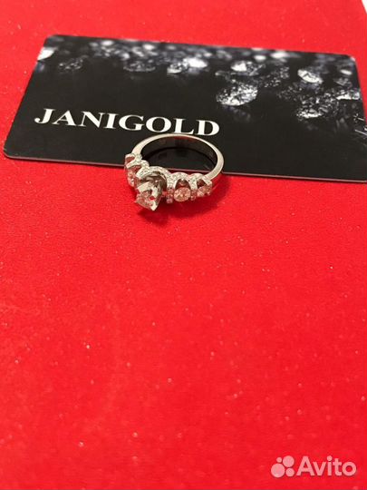 Золотое кольцо с бриллиантами