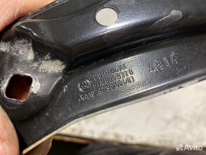 Кронштейн фары передний левый Skoda Rapid cfna