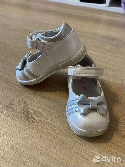 Сандалии для девочки