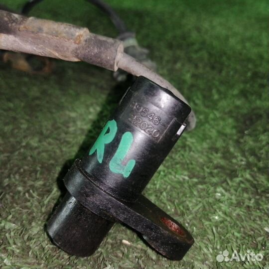 Датчик ABS задний левый Toyota Chaser JZX105