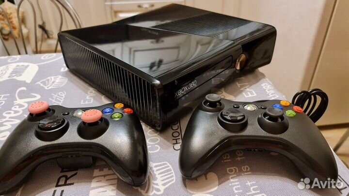Xbox360E 250гб+50игр+Freeboot+2геймпада