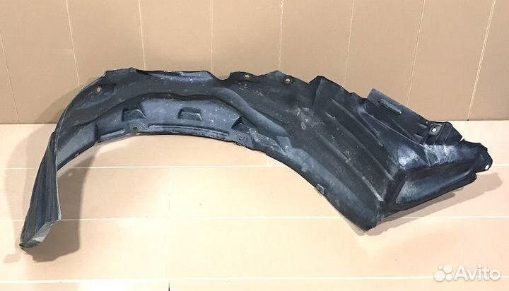 Тойота Карина Локер- подкрылок передний левый