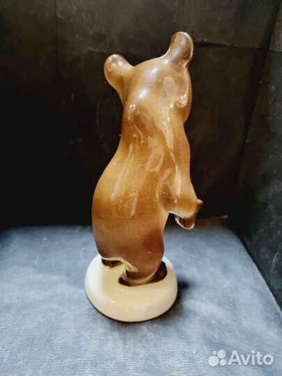 Фарфоровая статуэтка лфз медведь в стойке