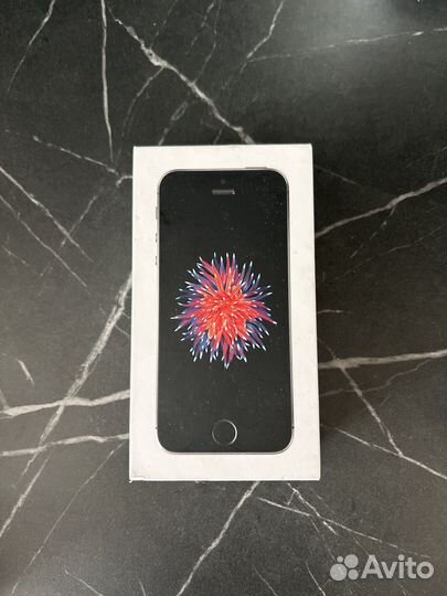 Коробка от iPhone SE