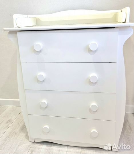 Кроватка и комод для новорожденных