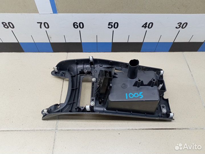 Консоль Avensis II 2003-2008