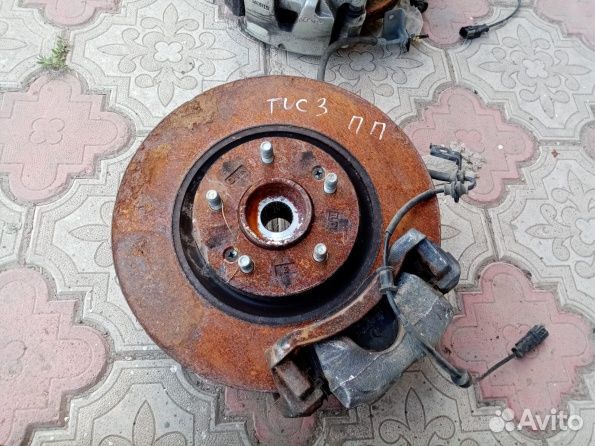 Кулак поворотный передний правый Hyundai Tucson 3