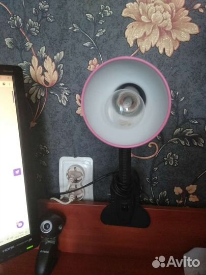 Настольная лампа