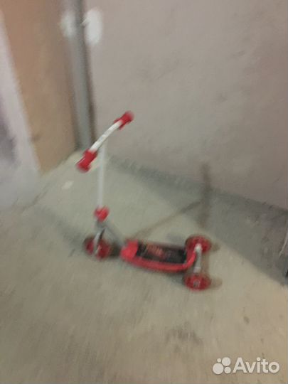 Самокат трехколесный