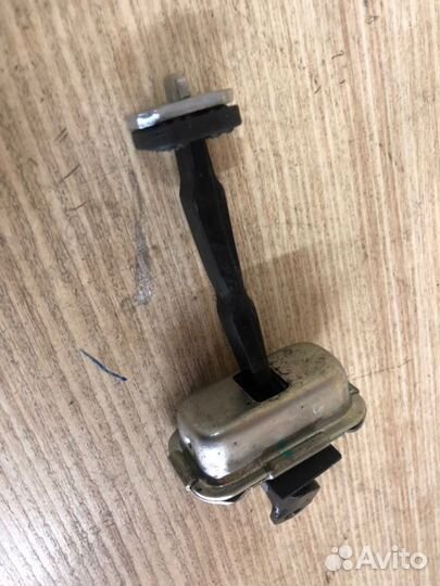 Ограничитель двери задний правый Ssangyong Actyon