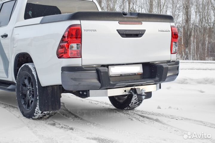 Фаркоп съемный квадрат toyota Hilux 2015