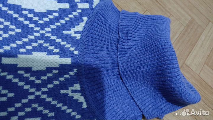 Свитер 44