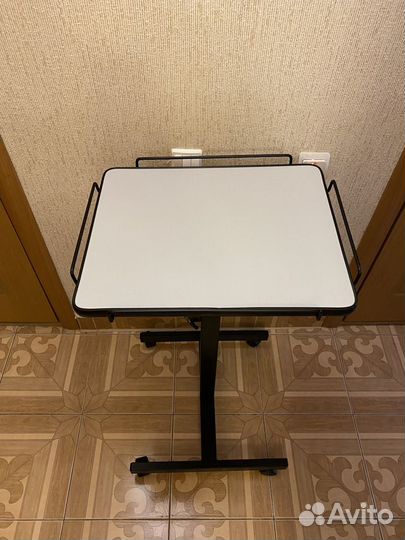 Подставка под проектор