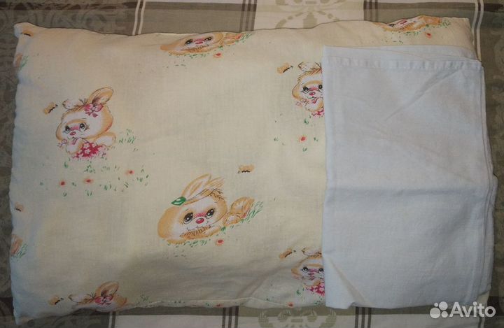 Подушка с наволочкой, пододеяльник, одеяла детские