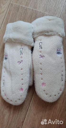 Новые варежки для девочки на веревочке