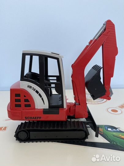 Мини экскаватор гусеничный Bruder