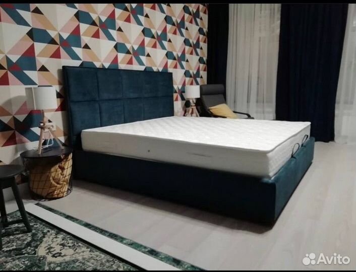 Кровать двухспальная с мягким изголовьем