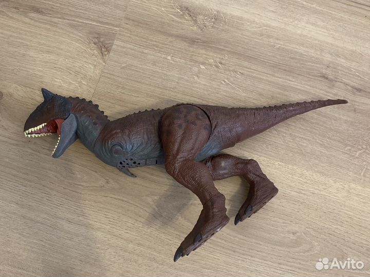 Jurassic world карнотавр