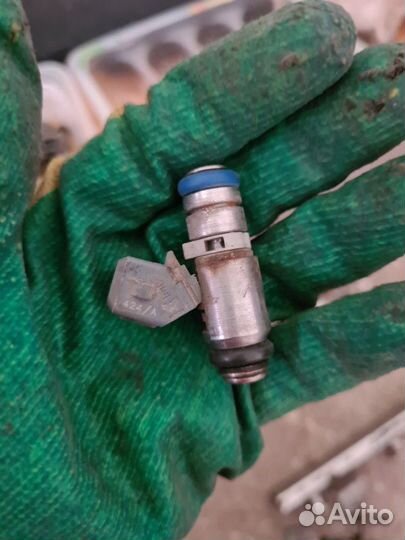 Форсунка топливная Renault Symbol 1 1.4 16кл 2004