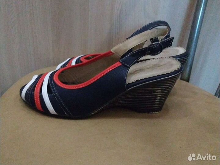 Босоножки женские