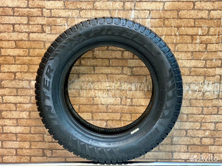 Pirelli Winter Carving Edge 215/60 R16