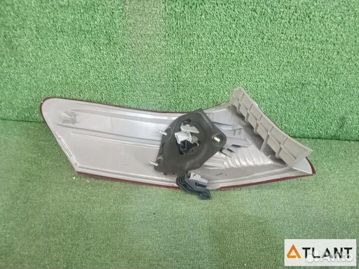 Фонарь задний правый toyota camry