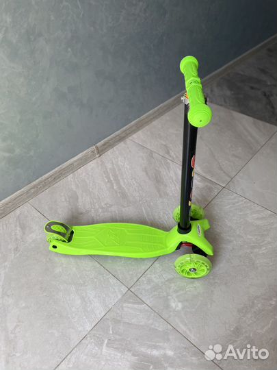 Самокат детский новый