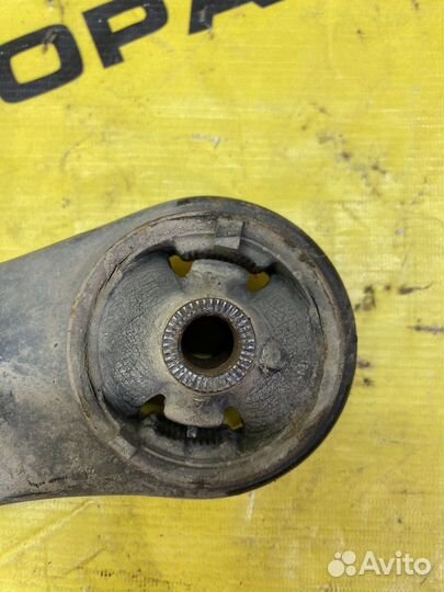 Рычаг передний левый нижний Toyota Voxy