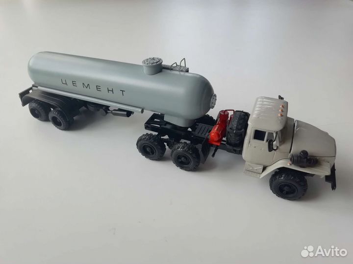 Урал-4420 с полуприцепом. 1:43