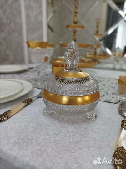 Хрустальная сахарница с крышкой