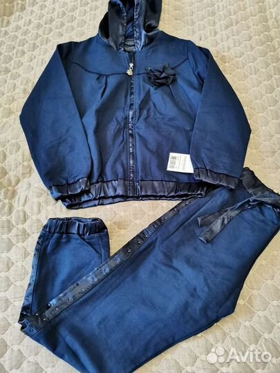 Костюм с атласной отделкой