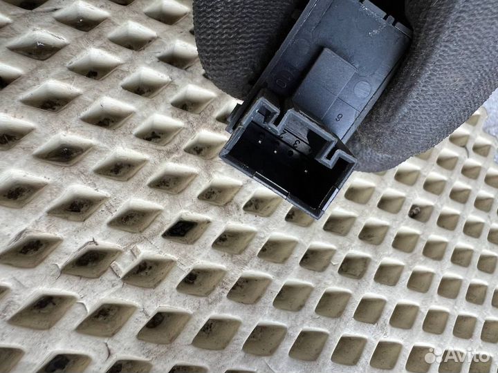 Кнопка стеклоподъемника Volkswagen Passat B6