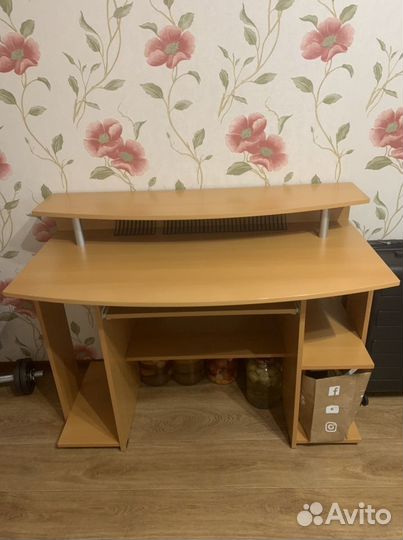 Компьютерный столик IKEA