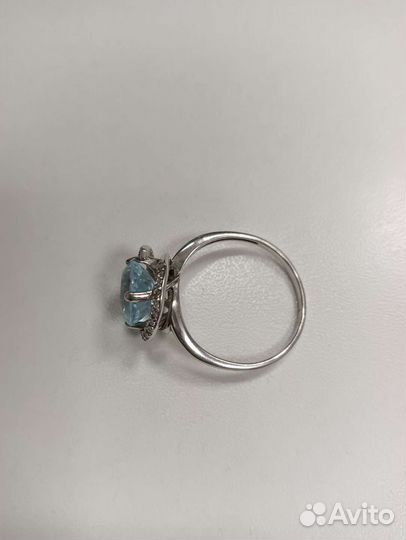 Кольцо и серьги из серебра с топазом