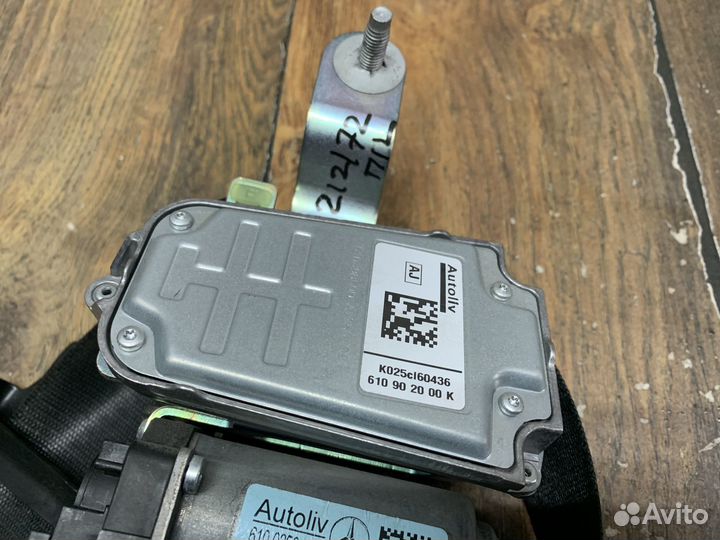 Mercedes Benz W212 Ремень безопасности передний