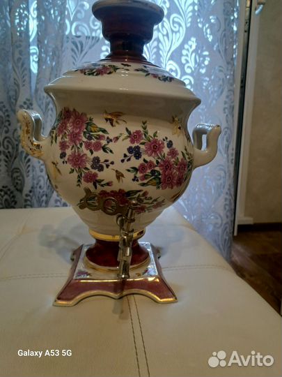 Большой старинный самовар