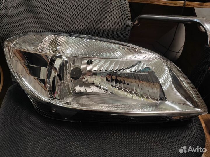 Фара правая Skoda Fabia 2 fl оригинал