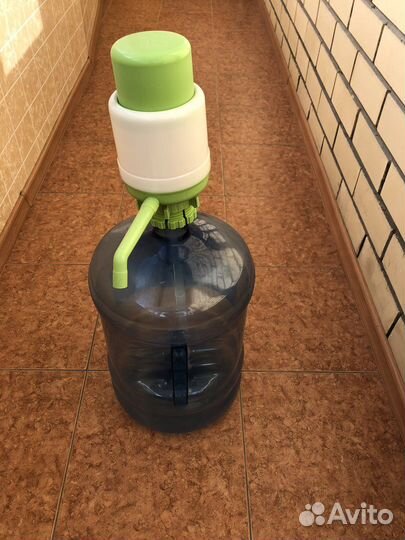 Помпа и 19 литровая бутыль