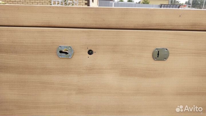 Дверь уличная металлическая бежевая