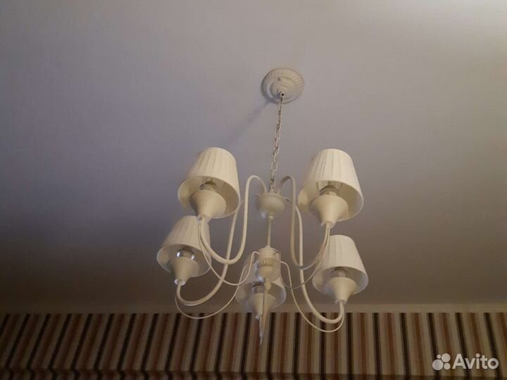 Бра и настольный светильник, люстра потолочная