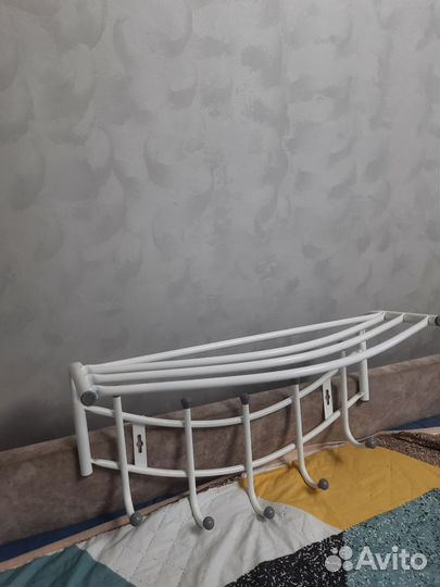 Вешалка настенная металлическая