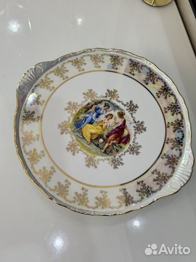 Тортница на ножке Мадонна