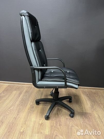 Офисное кресло. Гарантия 1 год