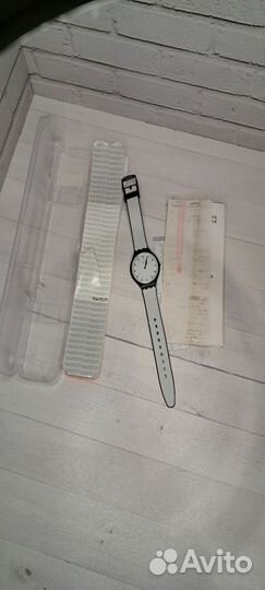 Часы Swatch, модель Skinme