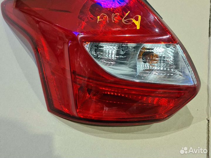 Задний левый фонарь Ford Focus 3 хэтчбек