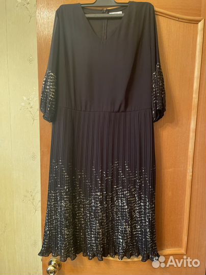 Много новых разных платьев