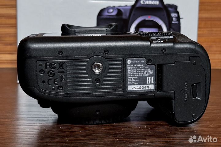 Зеркальный фотоаппарат Canon EOS 5D mark IV